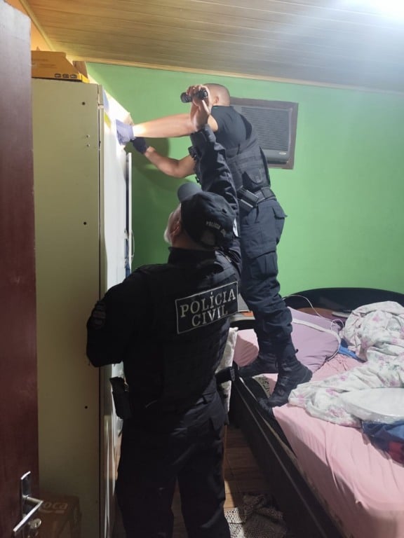 A Polícia Civil do Paraná realiza a Operação Smoking para investigar furto qualificado de cigarros em Cascavel - Foto: Divulgação