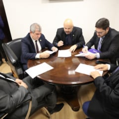 Reunião ocorreu após as sessões plenárias desta segunda-feira (1º).
Créditos: Orlando Kissner/Alep