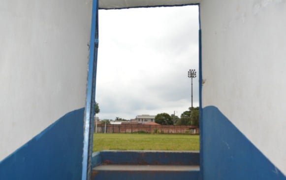 Descubra a história rica do Cascavel Esporte Clube, onde memórias e conquistas se encontram em cada jogo - Foto: Paulo Eduardo/O Paraná 