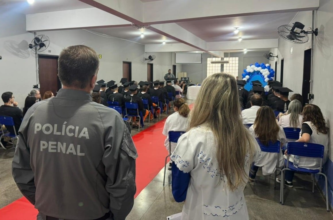 Polícia Penal do Paraná realiza formatura de 92 estudantes custodiados na PIMP-UP, em Cascavel Polícia Penal do Paraná realiza formatura de 92 estudantes custodiados na PIMP-UP, em Cascavel