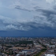 Vídeo mostra "tempo fechando" e nuvens carregadas em Cascavel