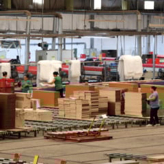 Nesta semana, Paraná oferece 23.779 vagas de emprego, com foco em alimentador de linha de produção e operador de caixa - Foto: Gilson Abreu/AEN