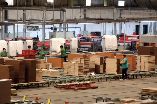 Nesta semana, Paraná oferece 23.779 vagas de emprego, com foco em alimentador de linha de produção e operador de caixa - Foto: Gilson Abreu/AEN