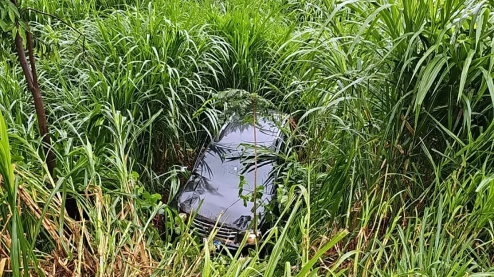 Uma perseguição policial emocionante em Matelândia termina com disparos e acidente. Descubra todos os detalhes do caso - Foto: Divulgação Uma perseguição policial emocionante em Matelândia termina com disparos e acidente. Descubra todos os detalhes do caso - Foto: Divulgação