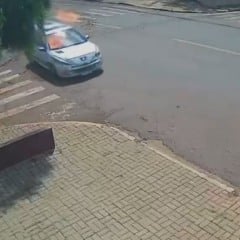 Vídeos mostram momento em que Peugeot pega fogo; Vítima morreu carbonizada