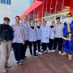 Papai Noel da PRF leva alegria às crianças no Hospital Universitário