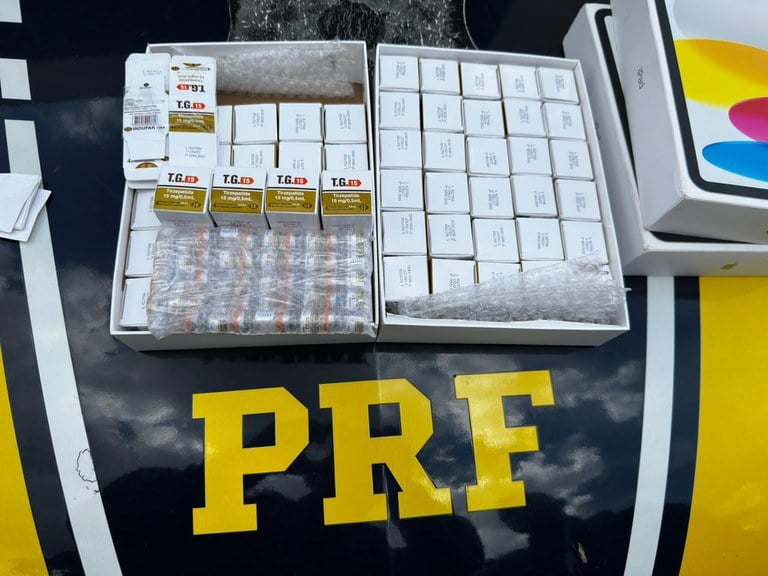 PRF apreende mais de 600 ampolas de medicamentos de emagrecimento na BR-369 PRF apreende mais de 600 ampolas de medicamentos de emagrecimento na BR-369
