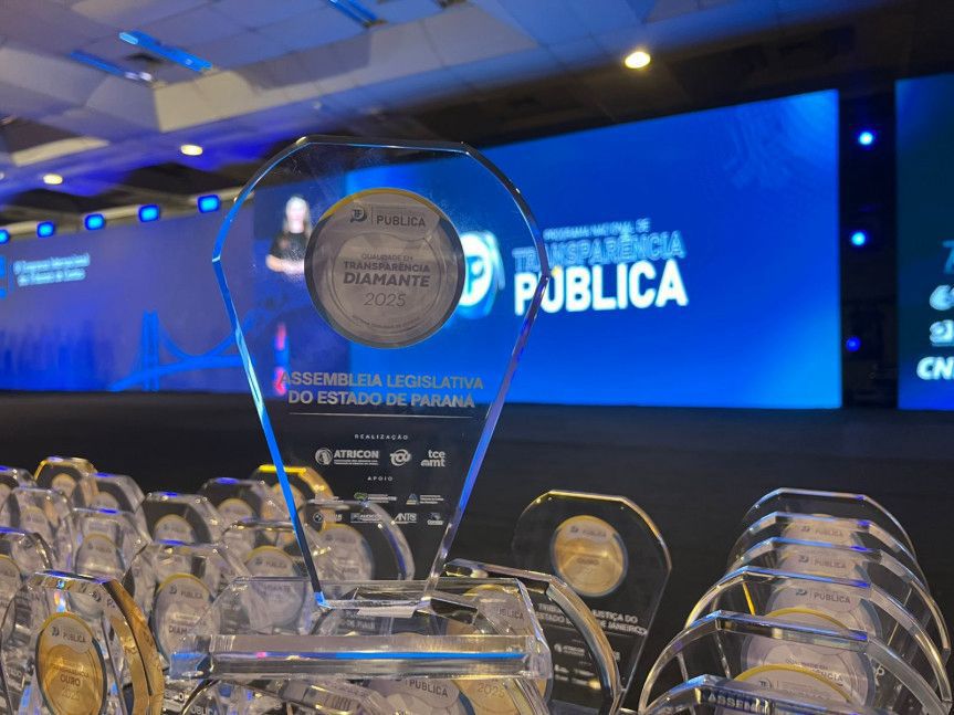 A Assembleia Legislativa do Paraná (Alep) alcançou nível máximo de transparência e conquistou nesta quinta-feira (4), pelo segundo ano consecutivo, o Selo Diamante do Programa Nacional de Transparência Pública (PNTP).
Créditos: Rafael Guareski/Alep A Assembleia Legislativa do Paraná (Alep) alcançou nível máximo de transparência e conquistou nesta quinta-feira (4), pelo segundo ano consecutivo, o Selo Diamante do Programa Nacional de Transparência Pública (PNTP).
Créditos: Rafael Guareski/Alep