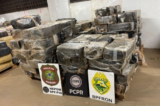 A Polícia Militar do Paraná apreendeu quase quatro toneladas de maconha no Oeste, resultando em prejuízos ao crime organizado - Foto: PMPR