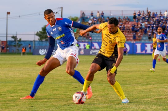 FC Cascavel perdeu para o Cianorte no Campeonato Paranaense. Descubra os detalhes da partida e a reação do técnico - Foto: Assessoria