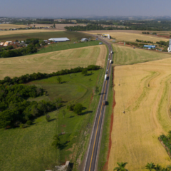 Confira o informe sobre a nova cobran&ccedil;a de ped&aacute;gio com p&oacute;rticos eletr&ocirc;nicos e como isso afeta os moradores da regi&atilde;o - Foto: EPR