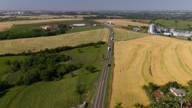 Confira o informe sobre a nova cobrança de pedágio com pórticos eletrônicos e como isso afeta os moradores da região - Foto: EPR