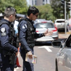 Saiba como foi a Opera&ccedil;&atilde;o Bloqueio na Avenida Brasil, com blitz que resultou em notifica&ccedil;&otilde;es por irregularidades no tr&acirc;nsito - Foto: Secom