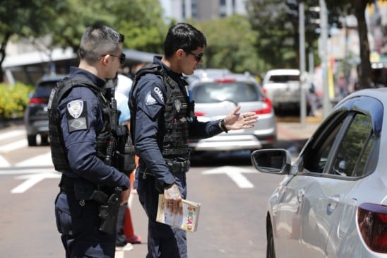 Saiba como foi a Operação Bloqueio na Avenida Brasil, com blitz que resultou em notificações por irregularidades no trânsito - Foto: Secom
