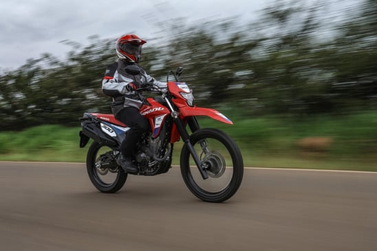 Herdeira de um nome carregado de história, a Honda XR300L Tornado ganha uma versão exclusiva, com itens de identificação que ressaltam o caráter esportivo e único desta aventureira pura - Foto: Divulgação