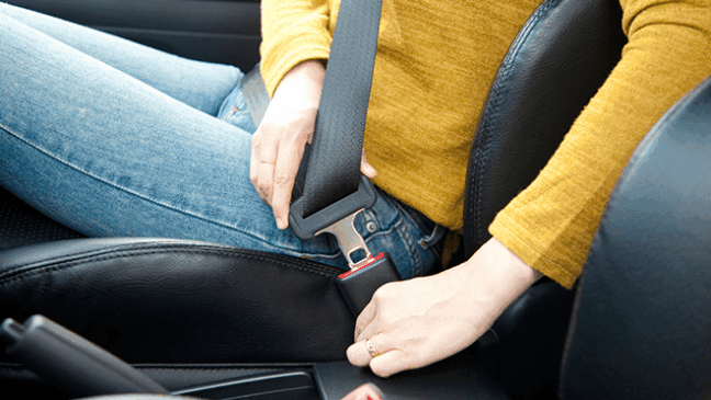 O uso correto do cinto de segurança por todos os ocupantes do veículo elevam a segurança no trânsito - Foto: Divulgação