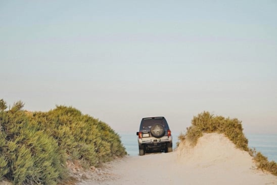 A maresia não é um vilão instantâneo, mas um acelerador de desgaste em partes expostas ao ar salgado - Foto: Divulgação