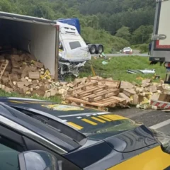 Entenda os detalhes do acidente que resultou em seis mortes na BR-116 e a ação policial que prendeu os suspeitos - Foto: Reprodução/PRF