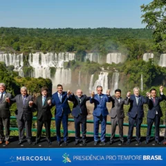 Ap&oacute;s 26 anos, Mercosul e Uni&atilde;o Europeia assinam maior acordo de livre com&eacute;rcio do mundo