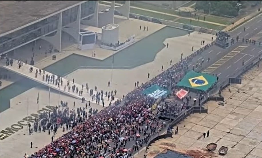 Descubra as repercussões políticas após a cerimônia em Brasil sobre a invasão aos Três Poderes em 8 de janeiro - Foto: Reprodução/YouTube