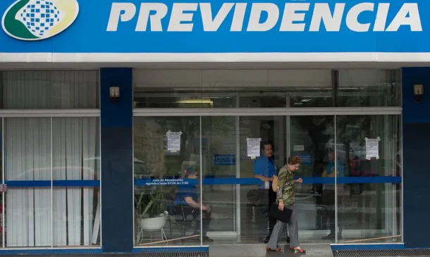 Confira as informações sobre o atendimento extra nas agências do INSS neste sábado e domingo para compensar a suspensão - Foto: Marcelo Camargo/Agência Brasil