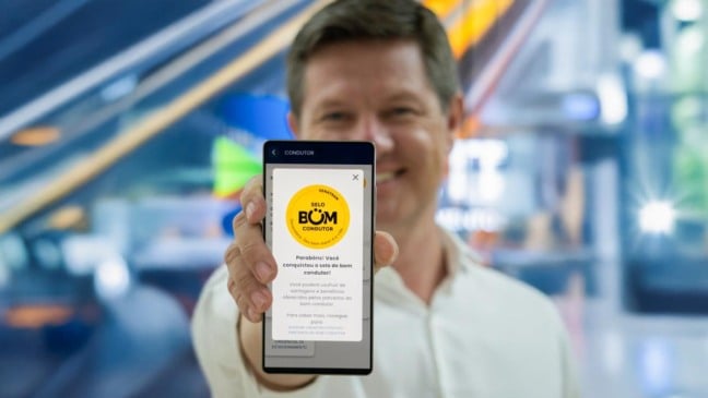 Santim Roveda mostrando a plataforma BOM CONDUTOR