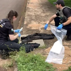 Polícia encontra roupas descartadas em bueiro e faca usada em homicídio no Bairro Universitário