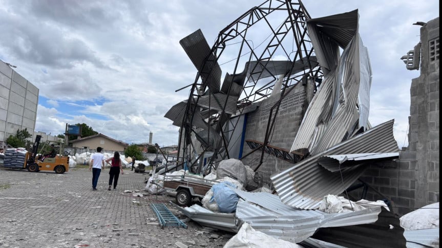 Estragos causados em São José dos Pinhais no último fim de semana.
Créditos: Simepar Estragos causados em São José dos Pinhais no último fim de semana.
Créditos: Simepar