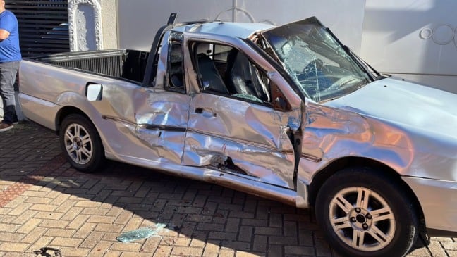 Confira as informações sobre o acidente trágico em Cascavel, onde uma colisão envolveu uma Saveiro e um ônibus - Foto: Luiz Felipe Max 