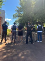 Foz do Iguaçu testemunha a prisão de um criminoso de 24 anos, que estava escondido para evitar a captura policial - Foto: Divulgação