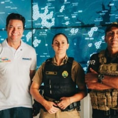 Secret&aacute;rio Guto Silva acompanha o trabalho dos policiais no Centro de Controle Operacional do Ollho Vivo no litoral - Foto: Divulga&ccedil;&atilde;o