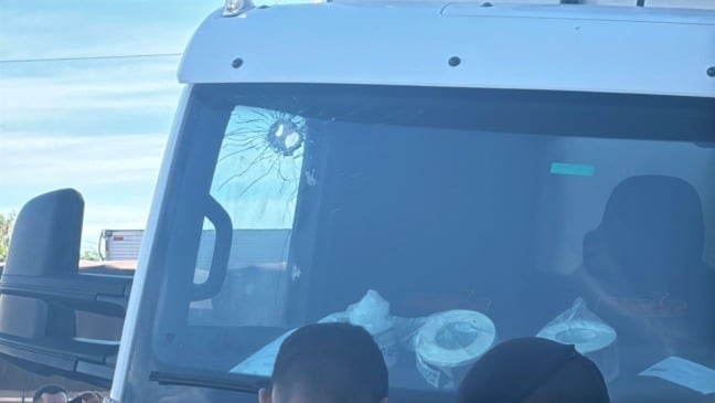 Tentativa de assalto na BR-277 resulta em ferido. Um passageiro de caminhão é atingido de raspão por tiro - Foto: Luiz Felipe Max