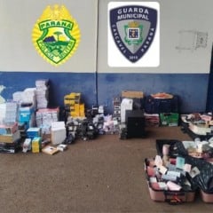 Polícia Militar e Guarda Municipal de Cascavel realizam operação e apreendem 384 iPhones e anabolizantes contrabandeados - Foto: Divulgação