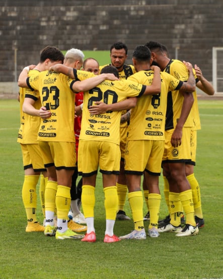 Quando a bola pune, mas o trabalho sustenta a caminhada