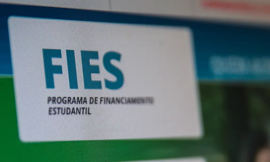 Descubra como complementar sua inscrição no Fies até o dia 16 e garanta seu financiamento estudantil para 2026 - Foto: Marcello Casal Jr/Agência Brasil