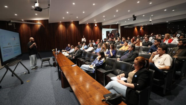 Palestra do ComunicaLab Paraná foi realizada no Plenarinho da Assembleia.
Créditos: Valdir Amaral/Alep