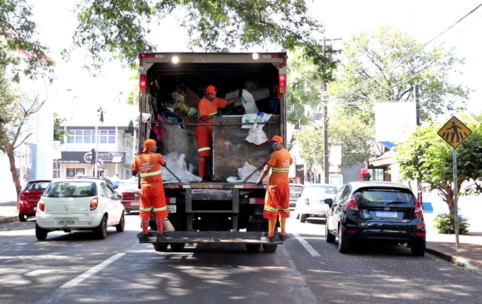 A Prefeitura de Cascavel anuncia mudança no horário da coleta seletiva. Agora inicia às 7h para maior eficiência - Foto: Secom A Prefeitura de Cascavel anuncia mudança no horário da coleta seletiva. Agora inicia às 7h para maior eficiência - Foto: Secom