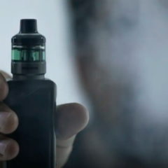 A Anvisa assegura o cumprimento da RDC 855/2024 para proibir a venda e distribui&ccedil;&atilde;o de dispositivos eletr&ocirc;nicos para fumar - Foto: Ag&ecirc;ncia Brasil