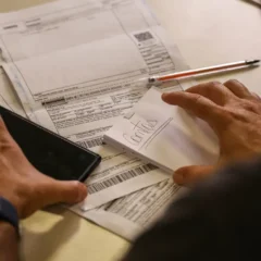 O novo sal&aacute;rio m&iacute;nimo de R$ 1.621 come&ccedil;a a ser pago. Descubra mais sobre o reajuste e seus impactos no Brasil - Foto:  Marcelo Camargo/Ag&ecirc;ncia Brasil