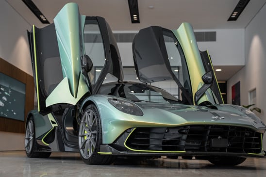 Aston Martin Valhalla faz sua estreia no Brasil. Descubra tudo sobre esse supercarro disponível em edição limitada - Foto: Divulgação