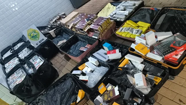 Polícia Militar apreende drogas em ação em Cascavel, incluindo maconha e haxixe, durante fiscalização na rodoviária - Foto: Divulgação