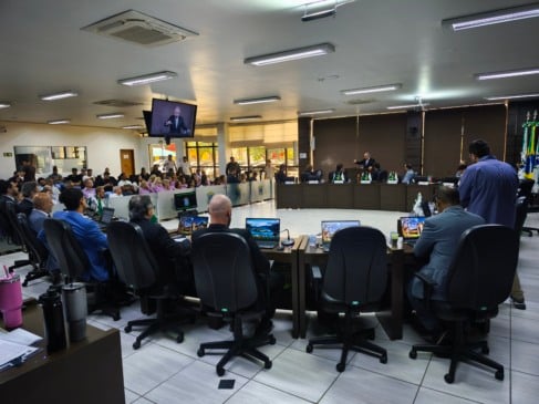 Descubra os principais assuntos da abertura do ano legislativo de Cascavel e sua importância para os cidadãos - Foto: Walter Ocampo/Assessoria CMC