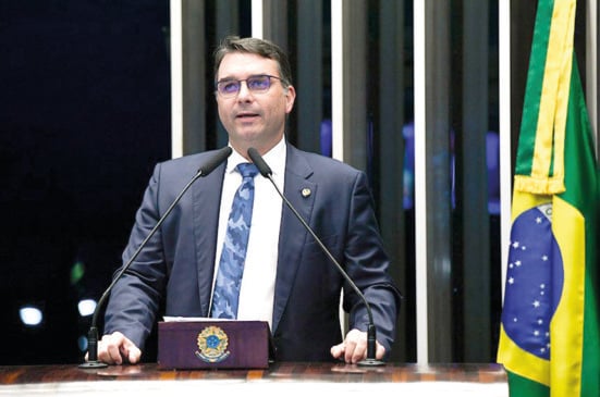A nova pesquisa mostra Flávio Bolsonaro à frente de Lula nas simulações para a Presidência. Entenda os dados e implicações - Foto: Agência Senado
