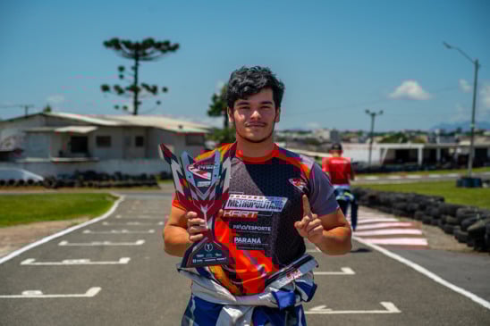 Pedro Rabelo ganhou a categoria F-4 Graduados na abertura do Campeonato Metropolitano de Kart de Curitiba - Foto: Clayton Medeiros/Divulgação