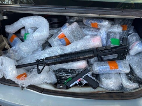 Equipes da PRF apreendem mercadorias do Paraguai, incluindo armas de airsoft e produtos eletrônicos na BR-369 - Foto: Divulgação