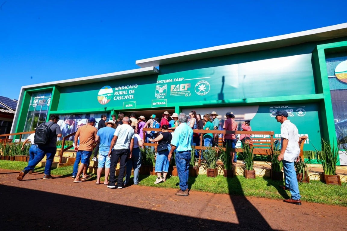 Sistema FAEP registra recorde de caravanas e público no Show Rural Sistema FAEP registra recorde de caravanas e público no Show Rural
