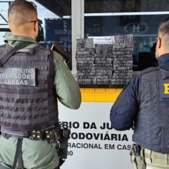 Pol&iacute;cia Rodovi&aacute;ria Federal apreende 35 iPhones em Cascavel durante fiscaliza&ccedil;&atilde;o. Veja os detalhes da opera&ccedil;&atilde;o - Foto: Divulga&ccedil;&atilde;o