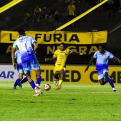 A Serpente garante perman&ecirc;ncia na primeira divis&atilde;o ao vencer o Andraus Brasil por 2 a 1 em emocionante partida - Foto: Assessoria/FC Cascavel