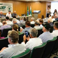 Com participa&ccedil;&atilde;o de deputados ligados ao agro, reuni&atilde;o contou com mais de 110 participantes de dezenas de sindicatos rurais