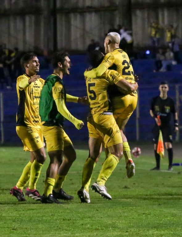 As equipes se enfrentam em dois jogos, que definirão quem permanece na elite do futebol paranaense e quem será rebaixado para a Divisão de Acesso - Foto: Divulgação/Assessoria